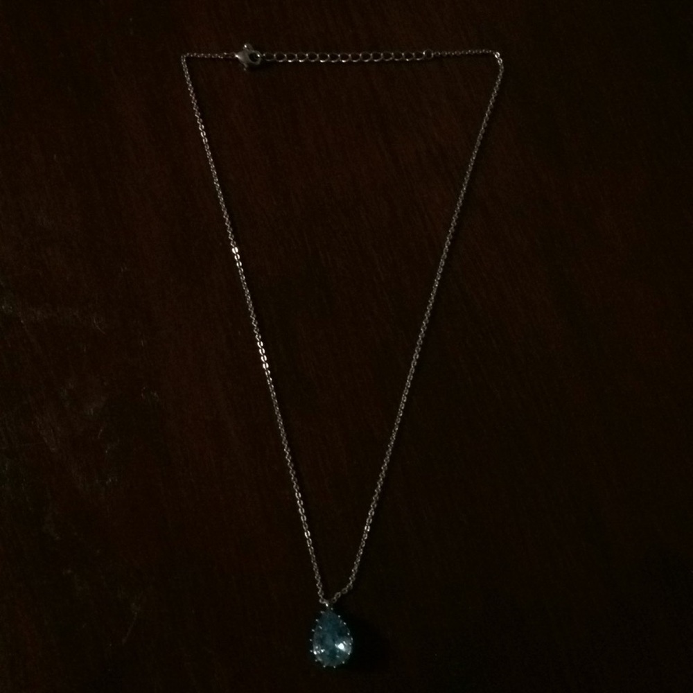 Super pretty teal necklace